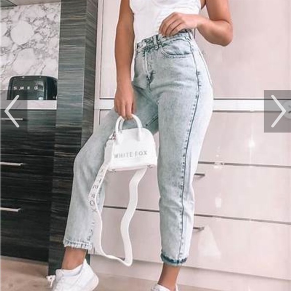 White Fox What Goes Around Boyfriend Jeans High Waisted NWT Size small - Picture 2 of 6